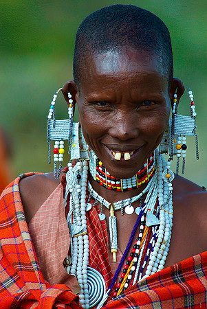 africa woman earrings and jewelry-focus-standard-scale-2_00x-gigapixel